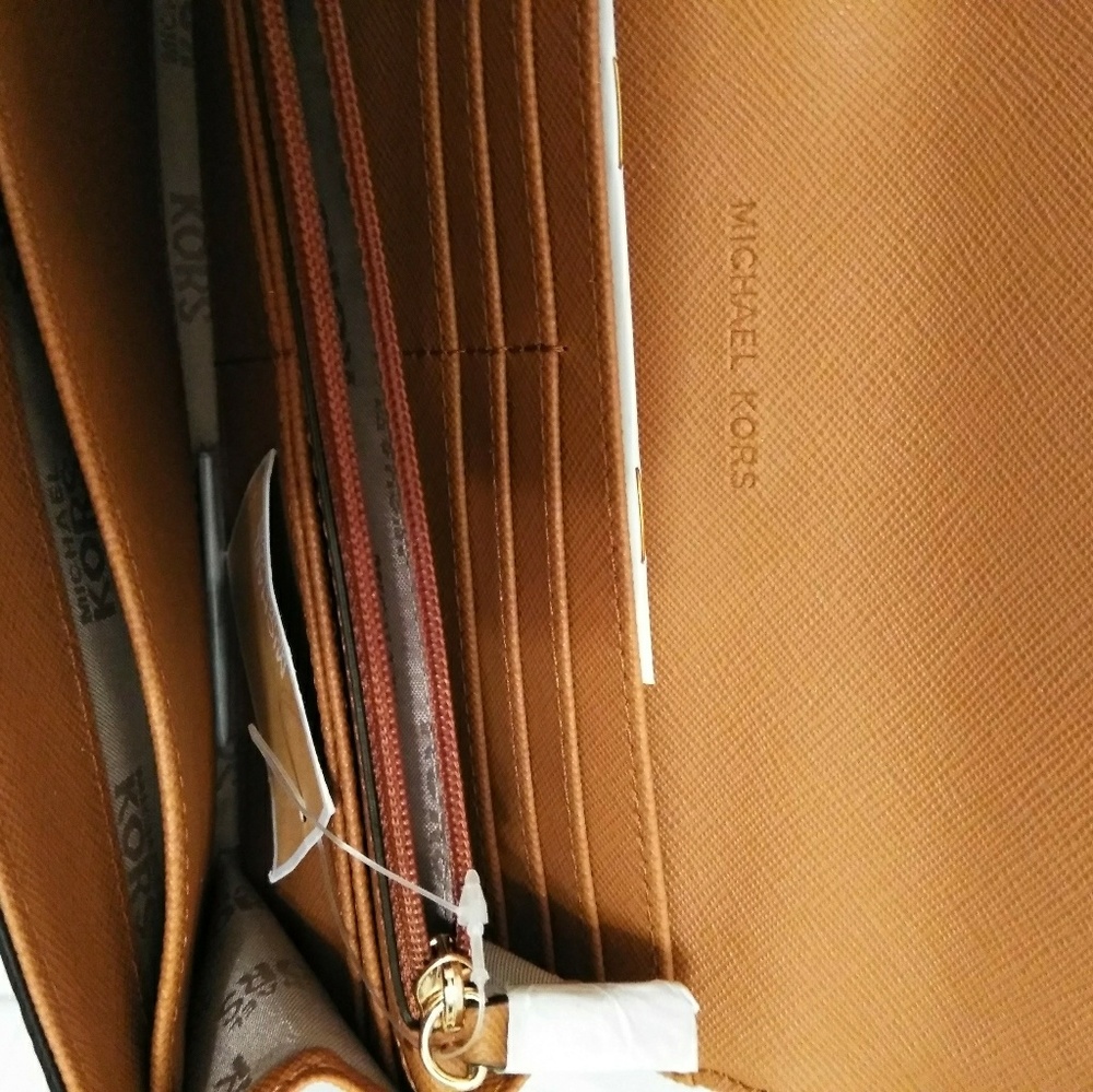 Michael Kors Jet Set Wallet NWT - Picture 4 of 4